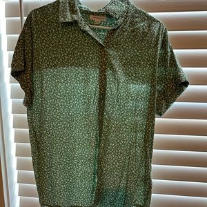 Beach lunch lounge shirt size medium. Worn once!